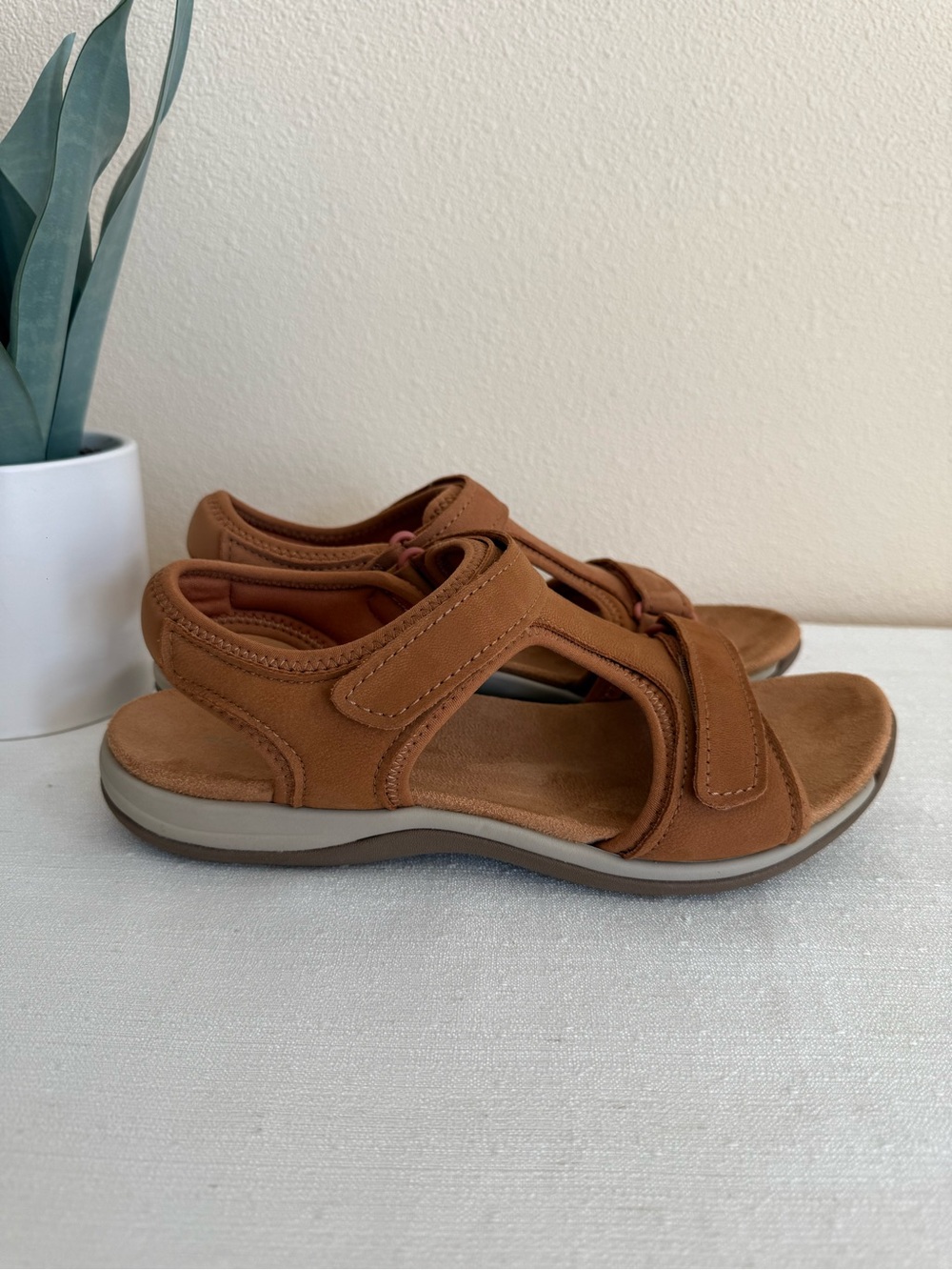 Easy Spirit Sesaffy Adjustable Brown Leather Casual Sandals